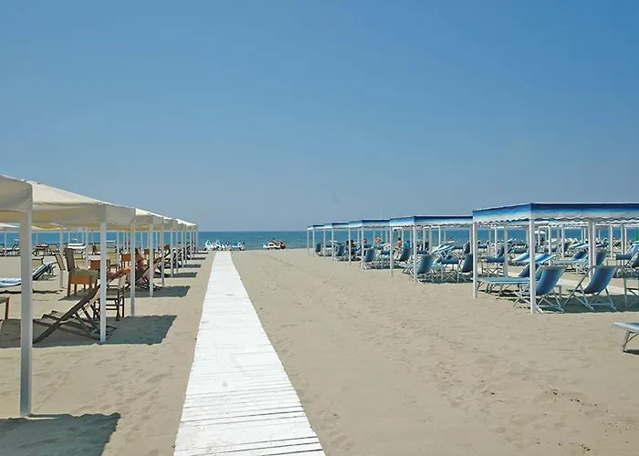 Leopardi ホテル マリーナ・ディ・ピエトラサンタ